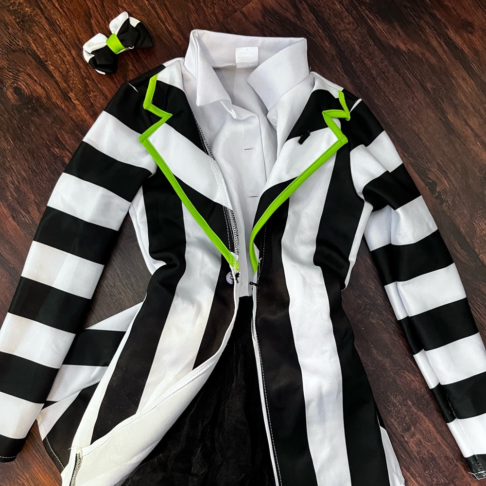 Girls Beetejuice costume size medium